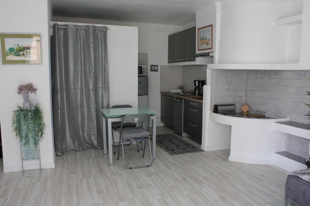 Studio De Charme Avec Sa Terrasse En Plein Coeur De Ville LʼIsle-sur-la-Sorgue Exteriér fotografie