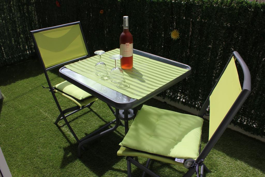 Studio De Charme Avec Sa Terrasse En Plein Coeur De Ville LʼIsle-sur-la-Sorgue Exteriér fotografie