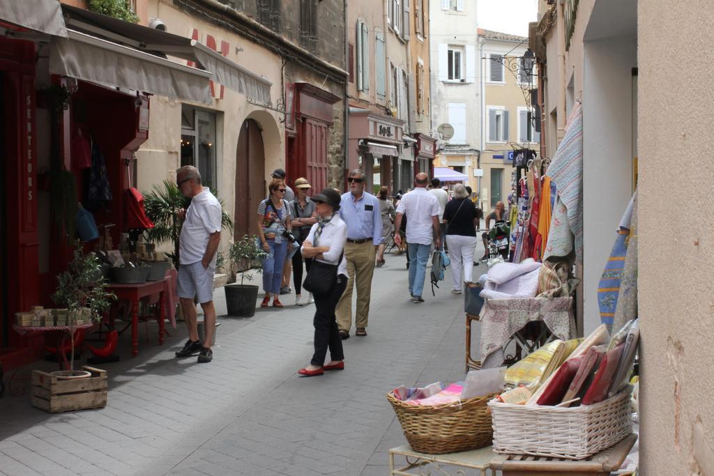 Studio De Charme Avec Sa Terrasse En Plein Coeur De Ville LʼIsle-sur-la-Sorgue Exteriér fotografie